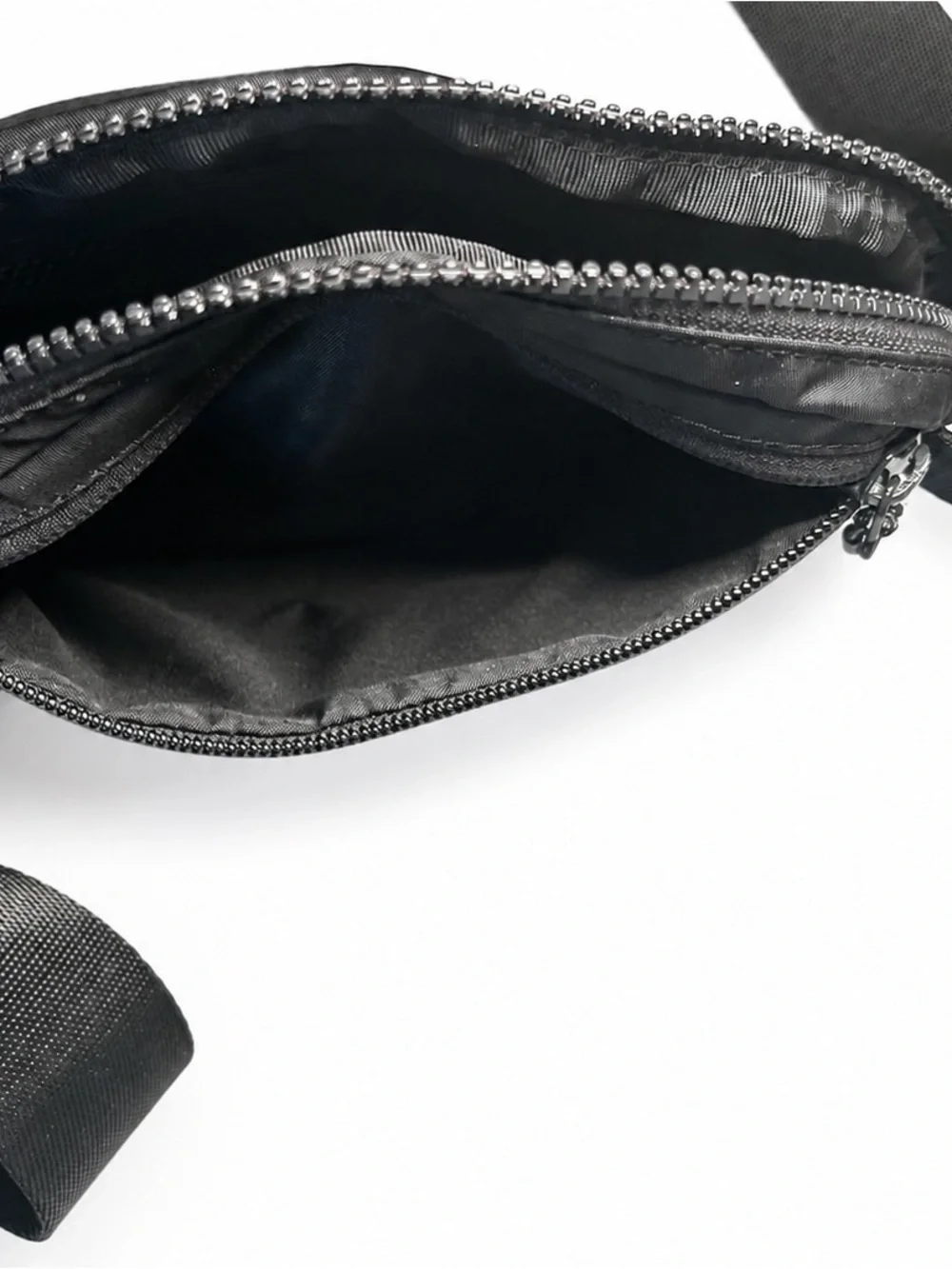 lululemon Everywhere Black Waist/Shoulder Belt Bag 1L